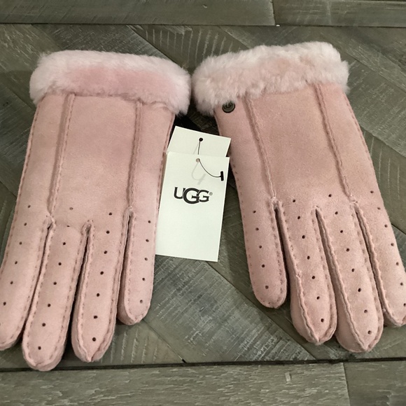 UGG Perforated Genuine Shearling Suede Gloves, size M - Picture 1 of 7